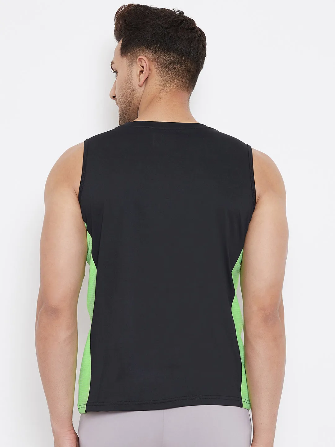JUMP USA Men Black & Green Solid Active Wear T-shirt