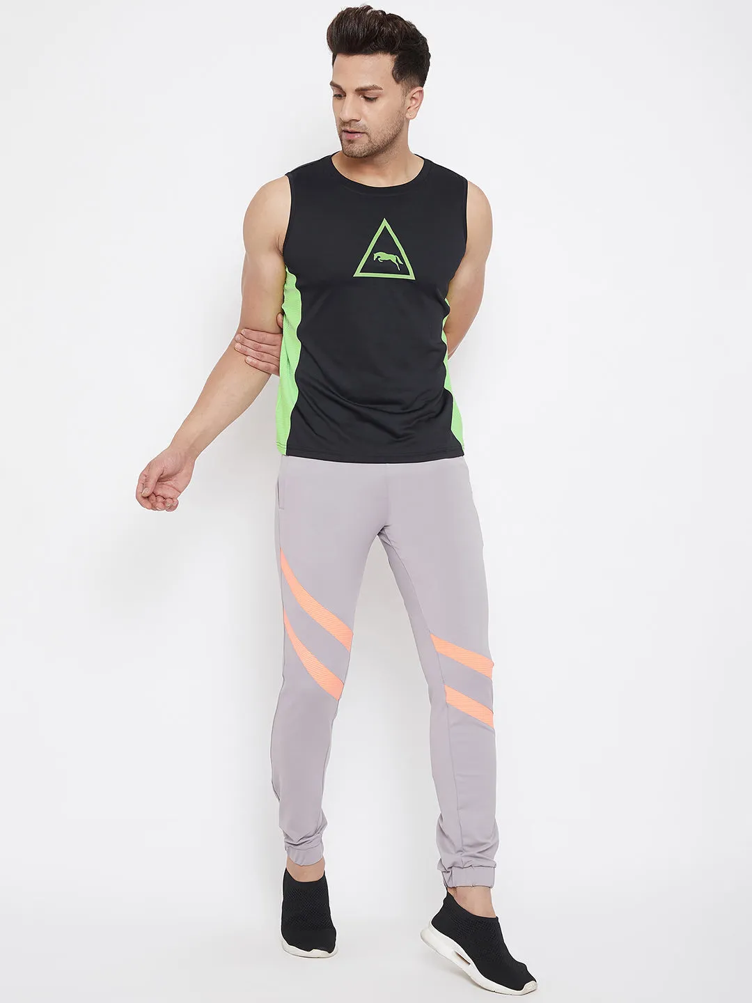 JUMP USA Men Black & Green Solid Active Wear T-shirt