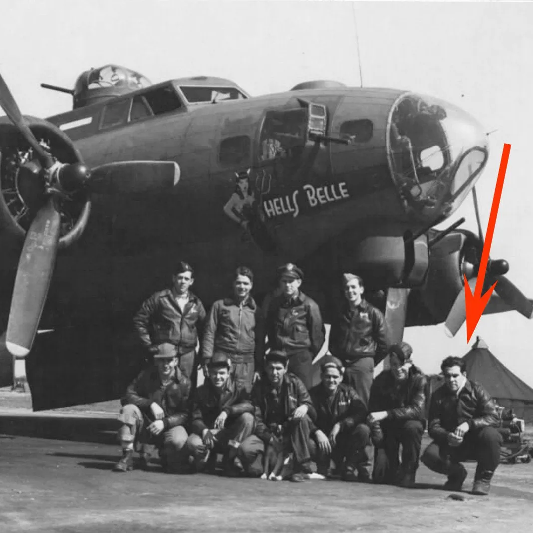 Original U.S. WWII B-17 Bomber Hells Belle Named A-2 Flight Jacket (Size 40)