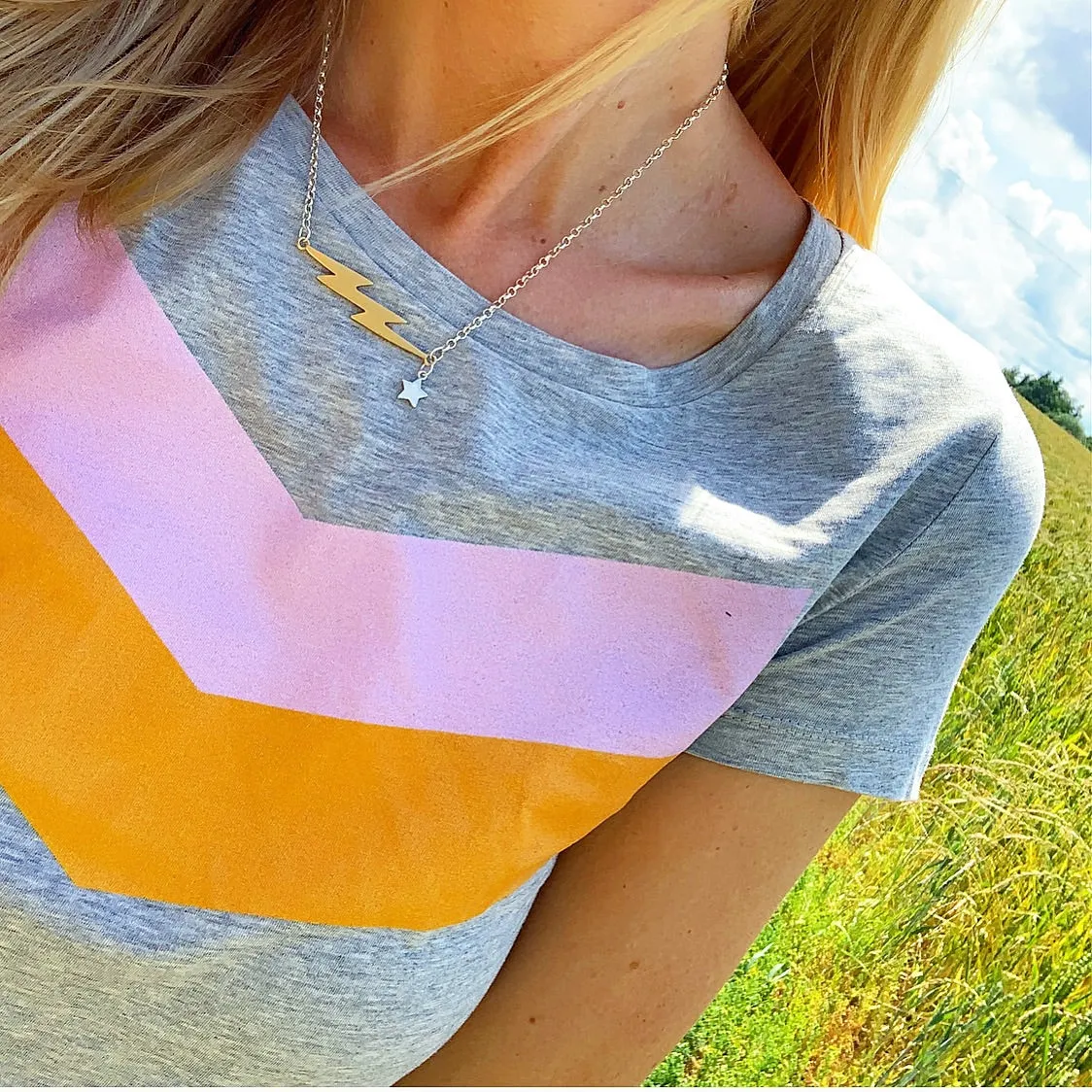 Pink & orange chevron on grey tee