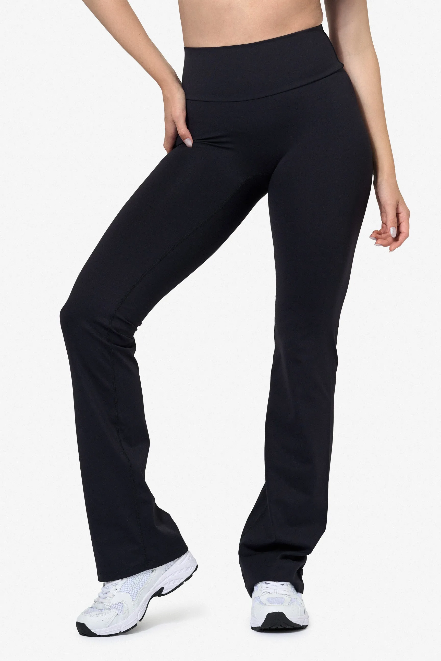 Signature Flared Leggings
