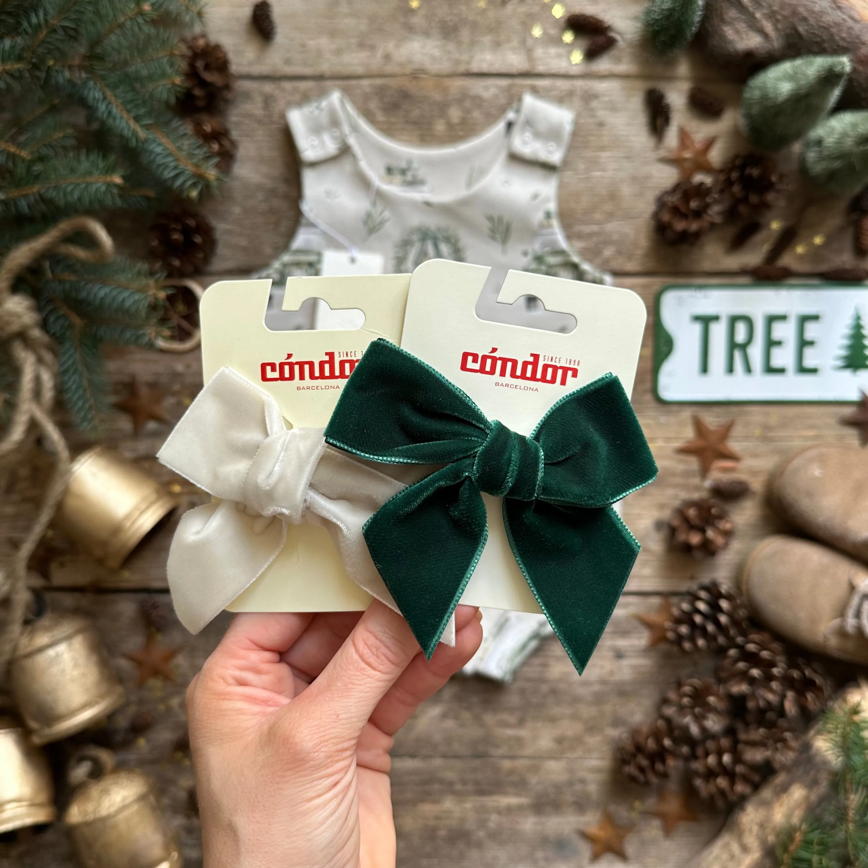 Truck And Wreath | Style With Bee | Bows